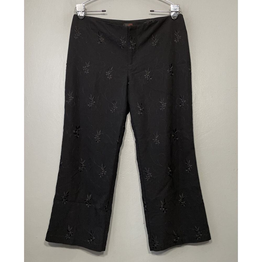 Studio Y Capris Size 11 12 Black Floral Embroidered Y2K Coquette Dark Romantic